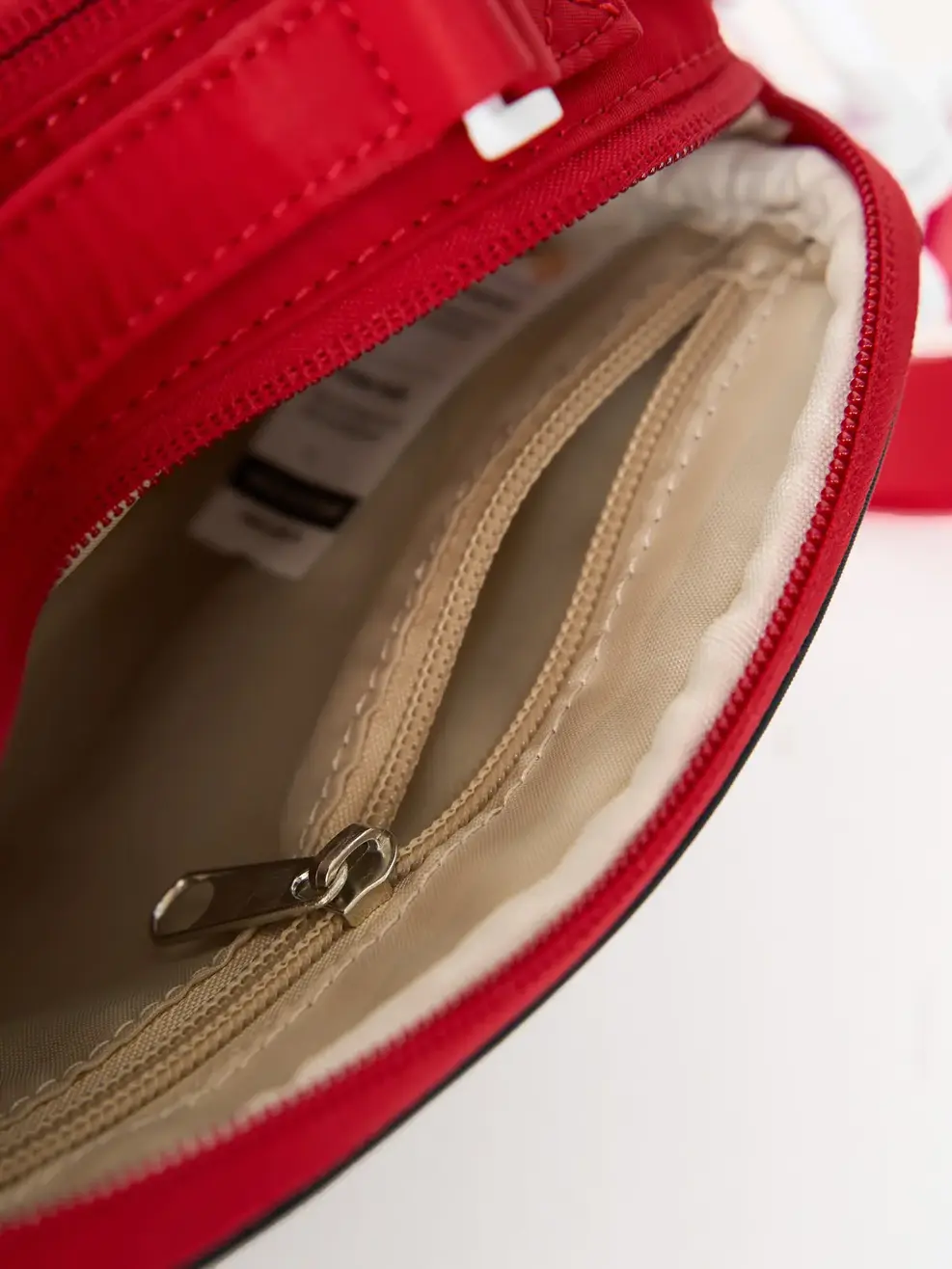 Túi Unisex Đeo Chéo Phối Nắp Túi - Đỏ