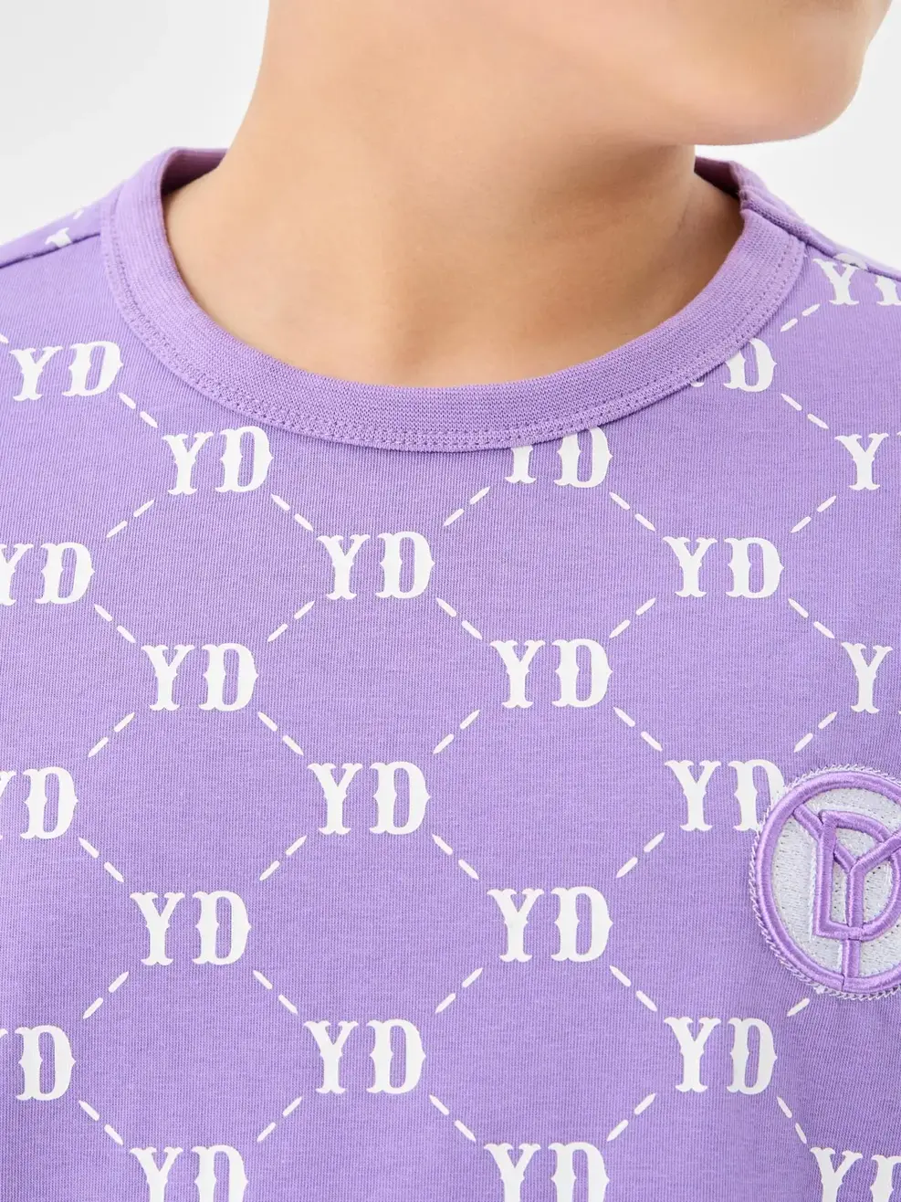 T-shirt Kid In Tràn Monogram Bột Ngô - Tím - 10