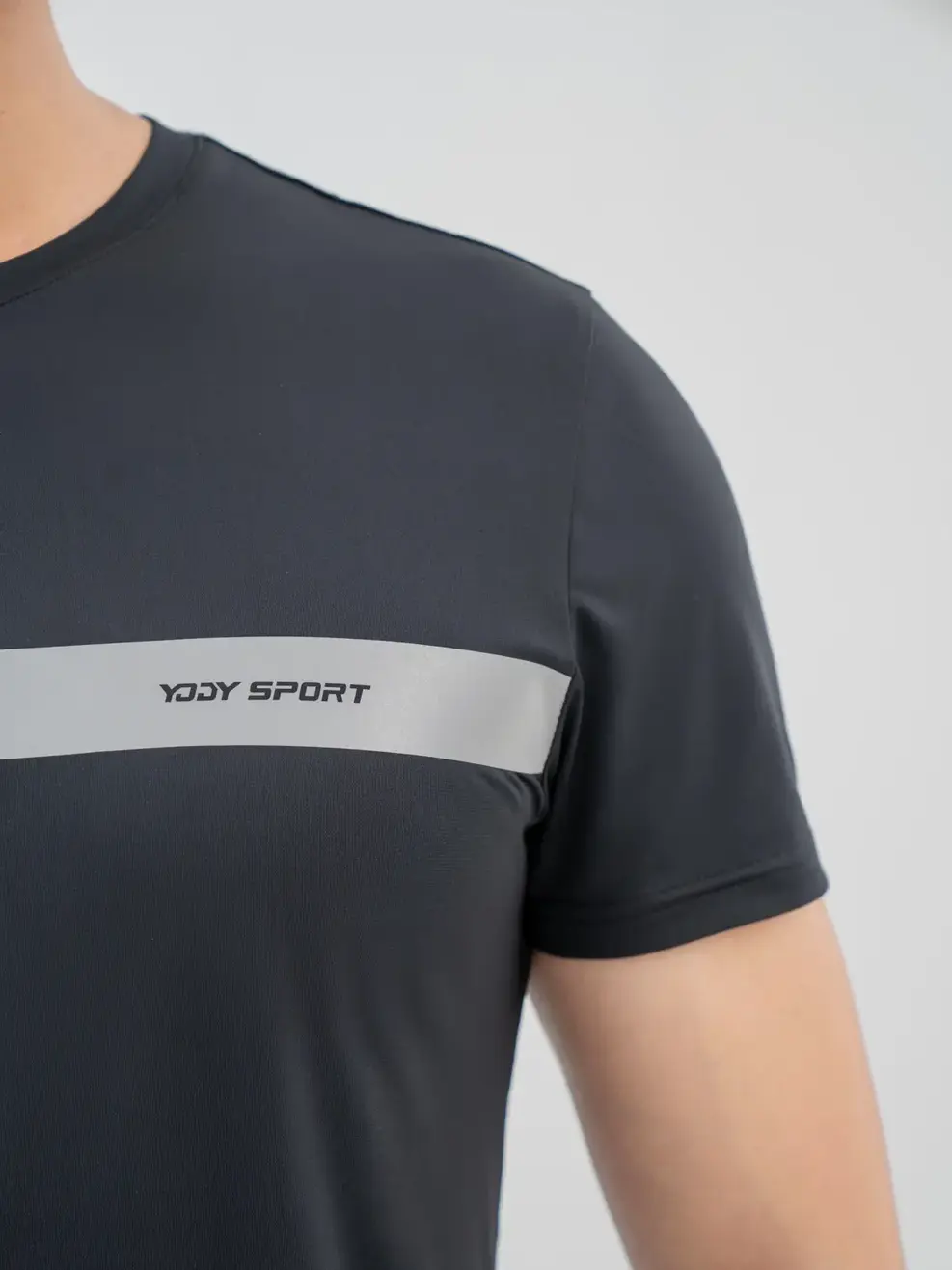 T-shirt Thể Thao Nam In Vạch Phản Quang Ngực - Đen - M