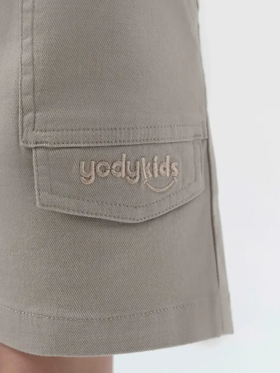 Quần Sooc Bé Trai Thêu Logo Nắp Túi - Ghi - 2