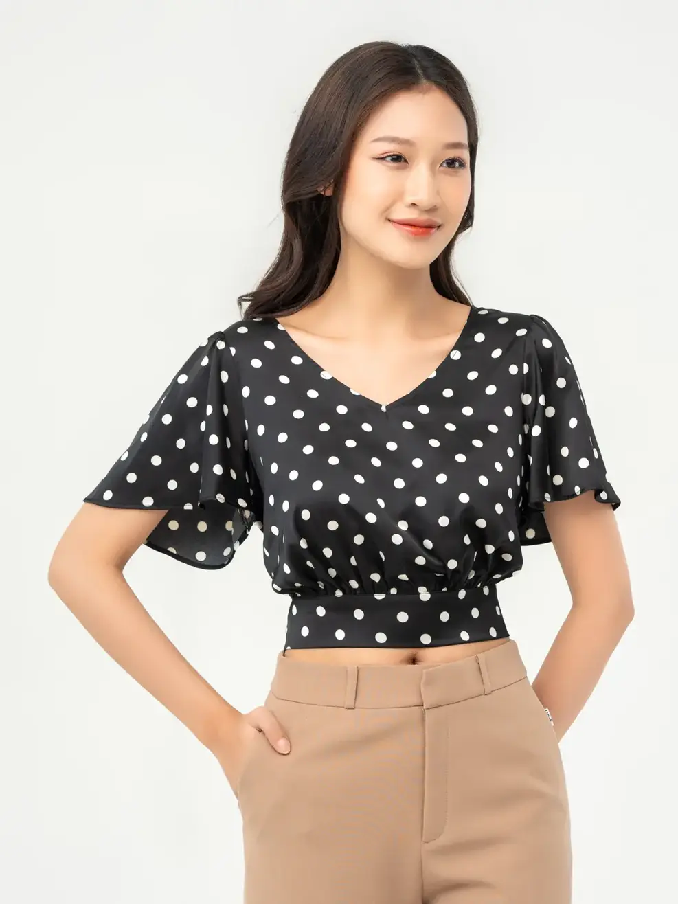Áo Sơ Mi Tay Ngắn Nữ Croptop Đai Nơ  - Chấm bi đen - S