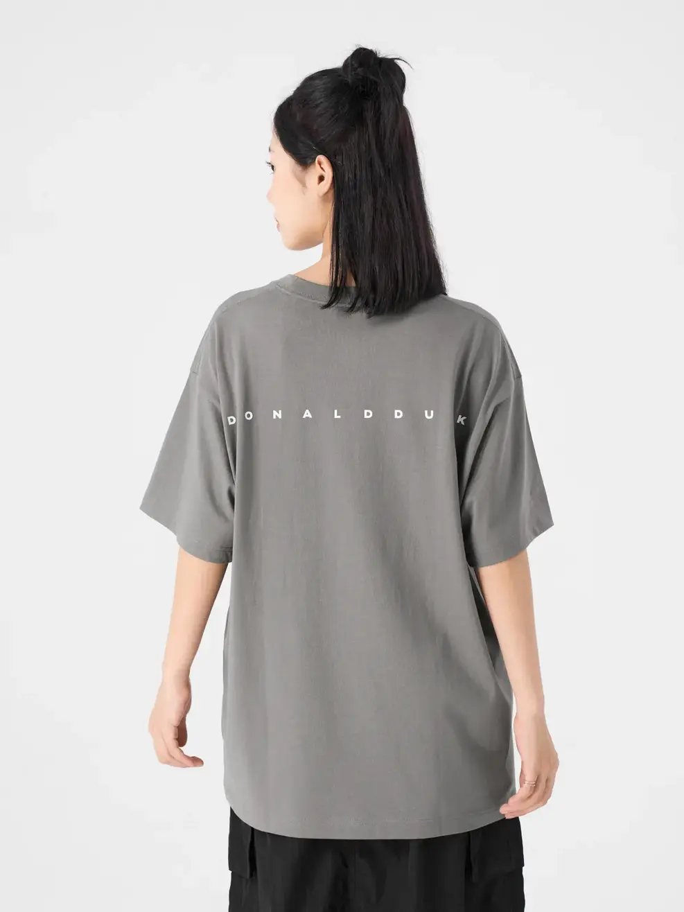 T-shirt Yoguu Feisty & Fabulous Túi Ốp - Ghi Đậm - 1