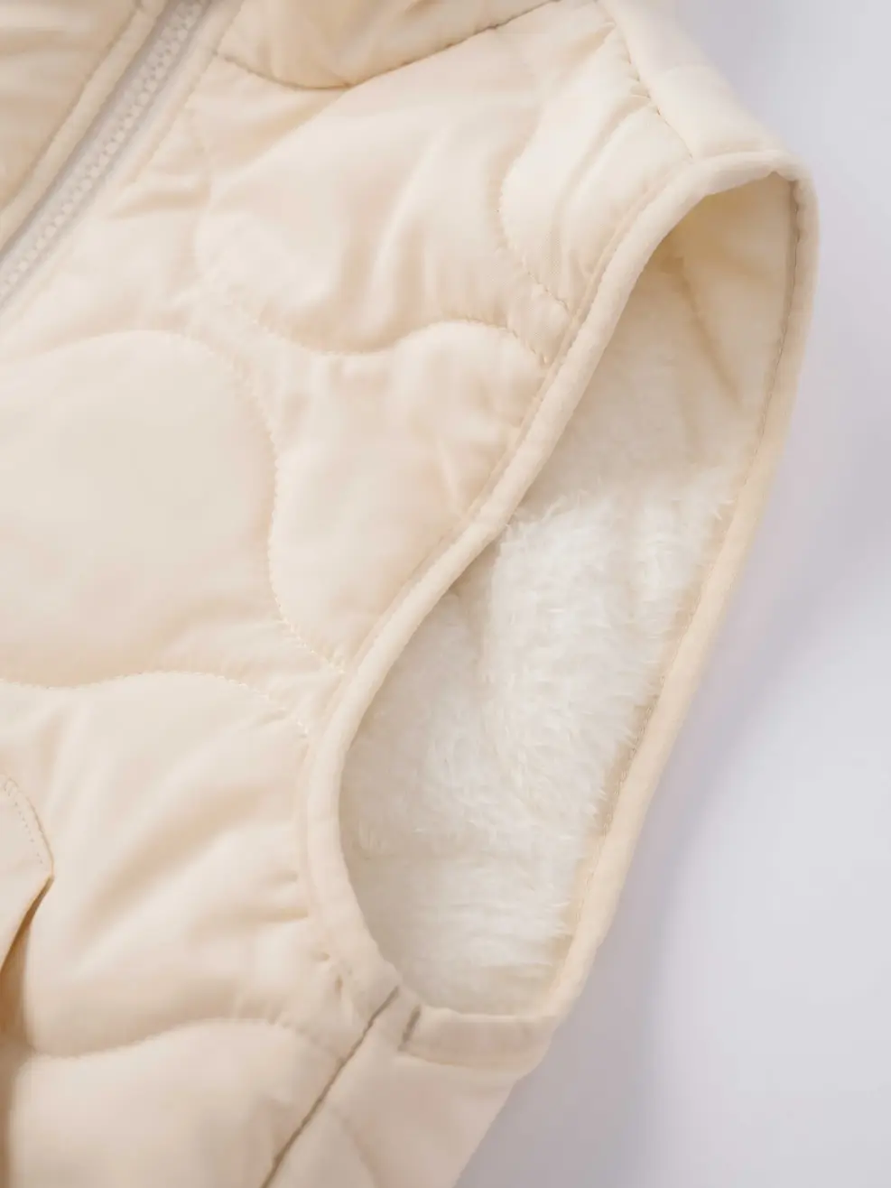 Áo Phao Gile Kid Cổ Dựng Chần Sóng Ngang - Be 170 - 110