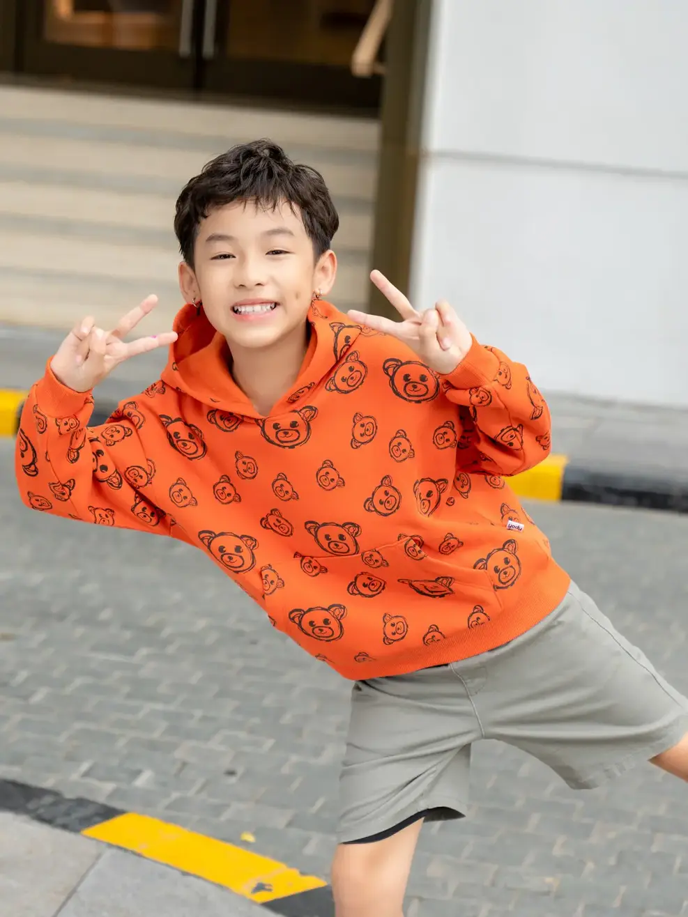 Áo nỉ cào kid in tràn gấu - Đỏ cam - 4