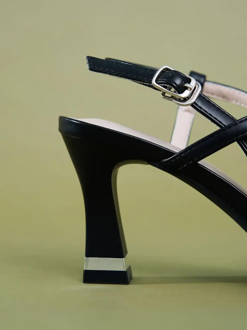 Giày Nữ Hở Hậu Gót Vuông - Đen - 35