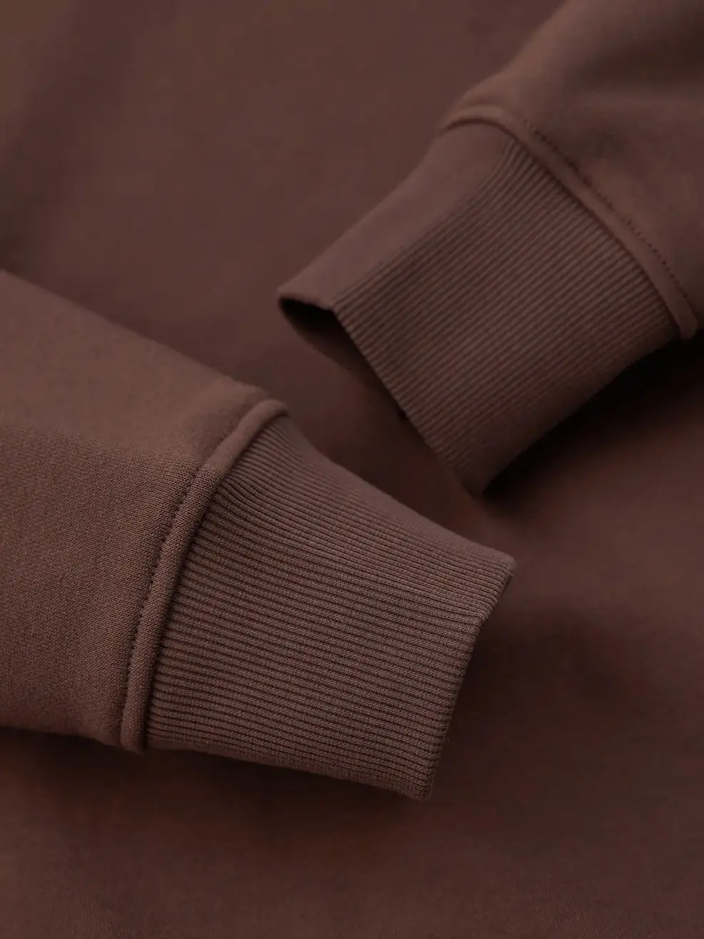 Áo Yoguu Sweater In Chữ - Nâu - 1