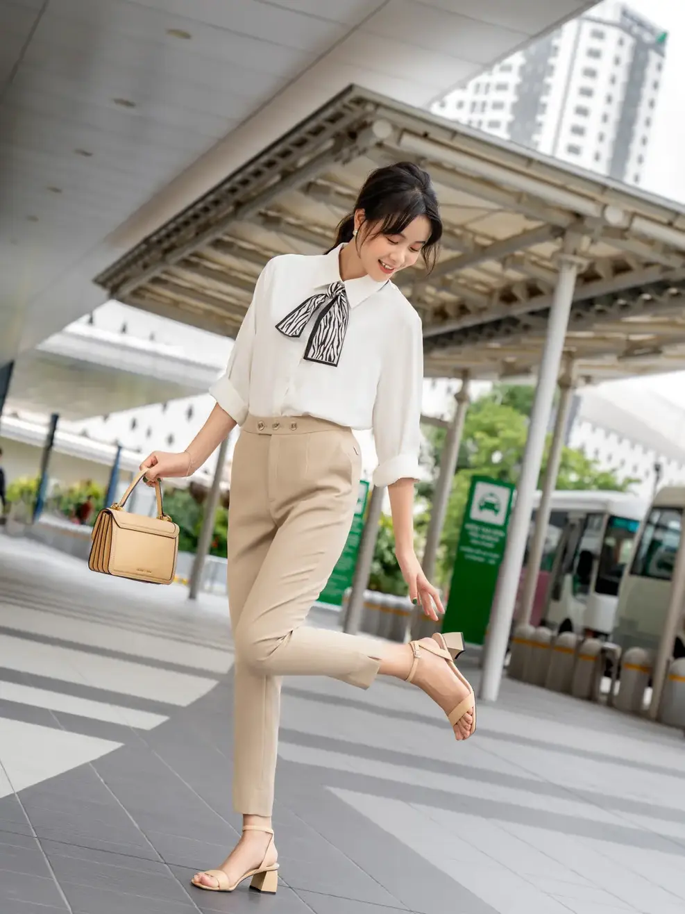 Quần âu nữ côn ống 3 cúc - Be - S