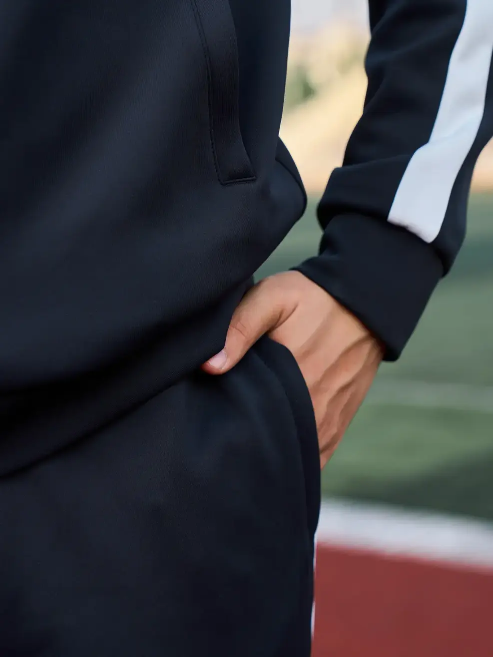 Bộ đồ thể thao nam nỉ phối sọc - Đen - M