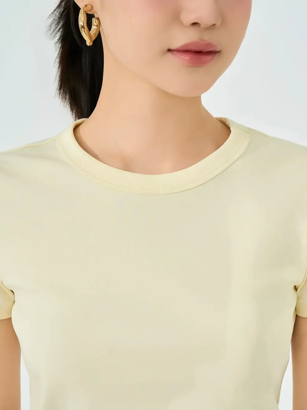 Áo Phông Nữ Slim Fit Cổ Tròn - Yellow 028 - S