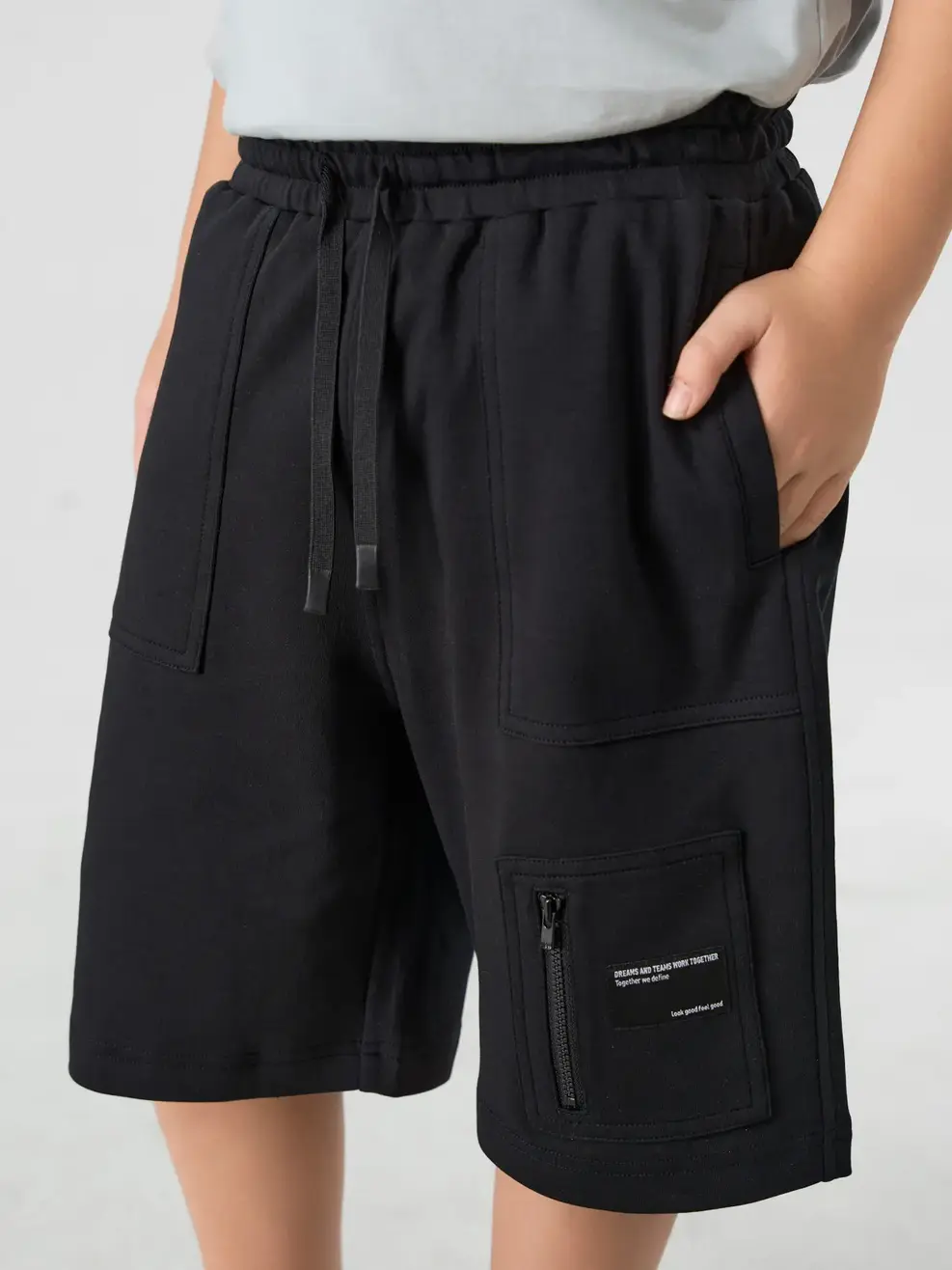 Quần Sooc Bé Trai Túi Ốp Ngang Đùi - Đen - 10-11