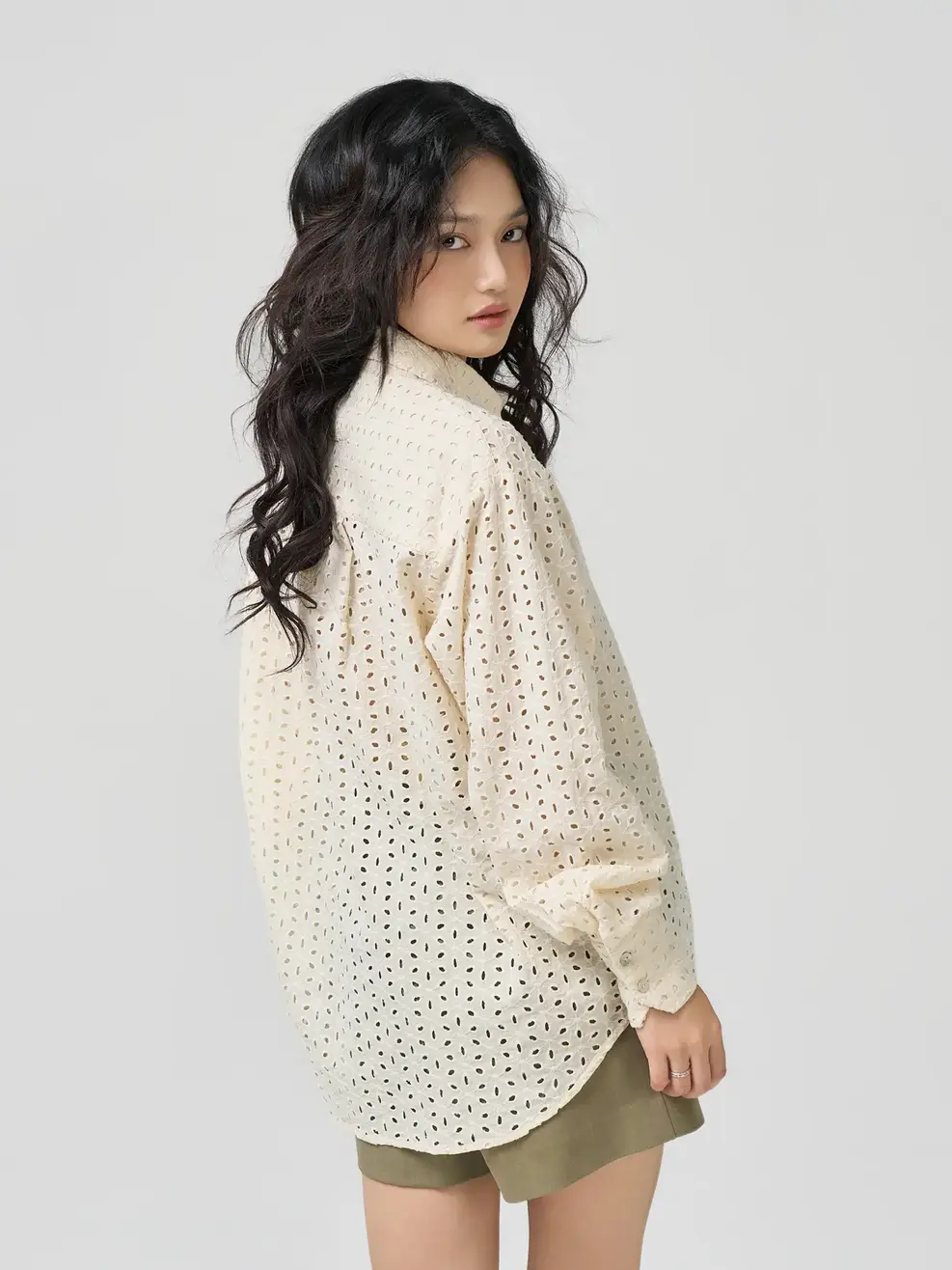 Áo Sơ Mi Dài Tay Nữ Ren Thêu Dáng Rộng - Be 001 - M