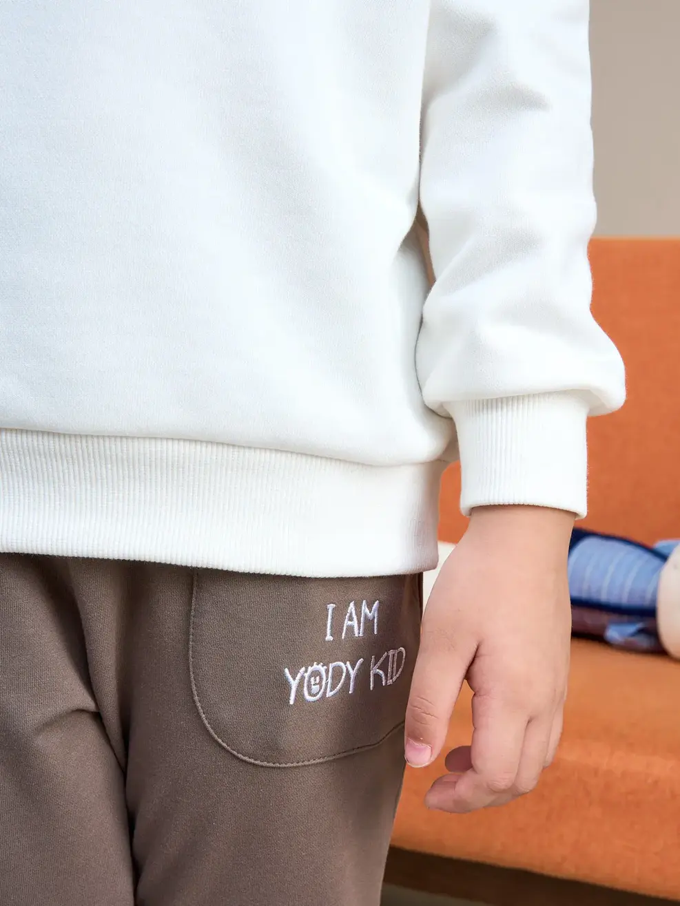 Áo nỉ trẻ em dáng rộng thêu cún - Trắng - 4