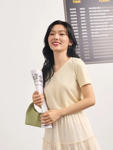 Áo Phông Nữ Regular Cổ Tim