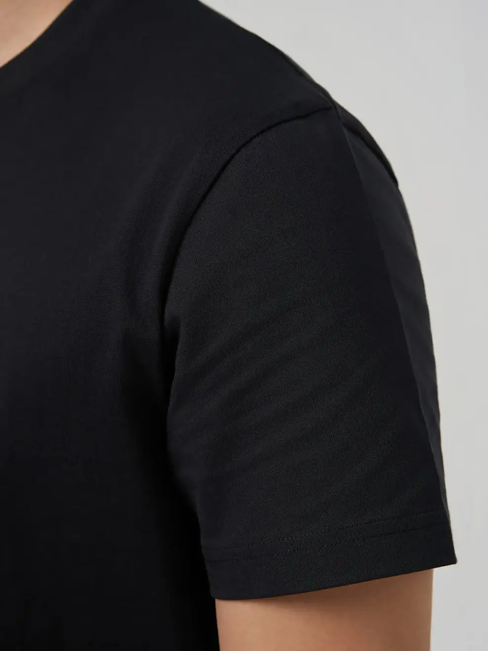 Áo Phông Basic Regular - ĐEN 002 - M