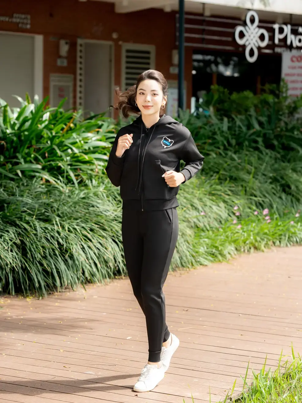Bộ đồ thể thao nữ in hình - Đen - L