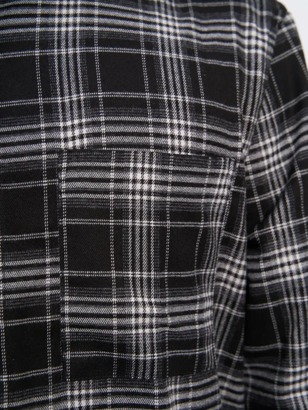 Sơ mi kẻ 2 túi ngực - Kẻ đen - L