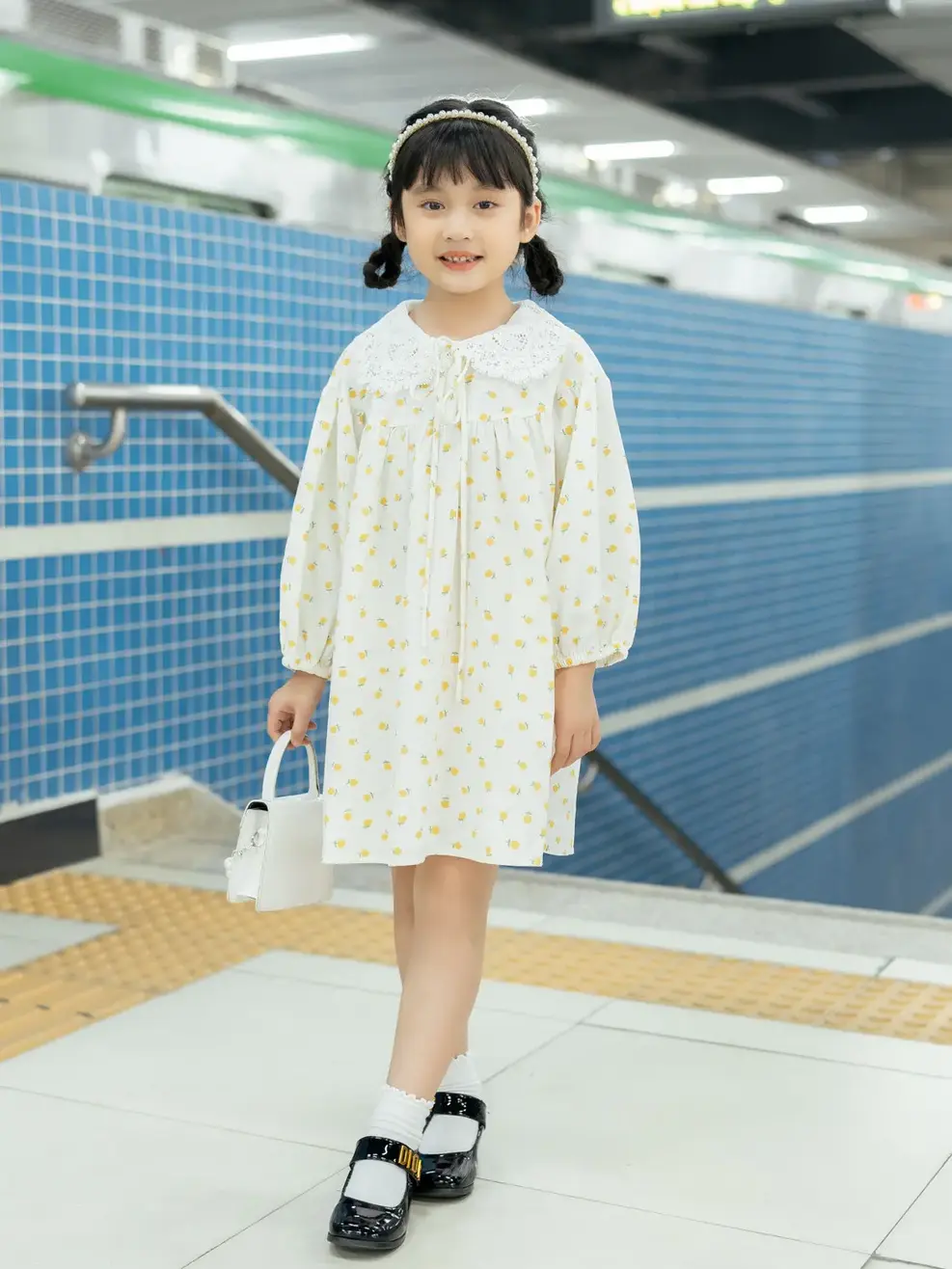 Đầm kid ren cổ buộc nơ - Be chấm bi - 2