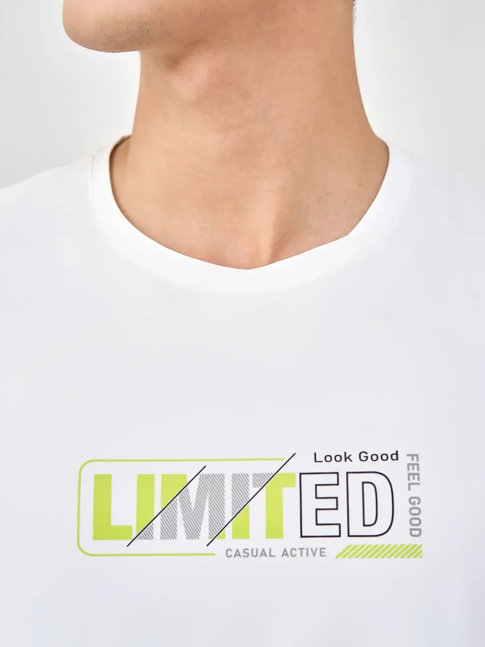 T- Shirt Nam Thể Thao In Ngực Limited - Trắng - M