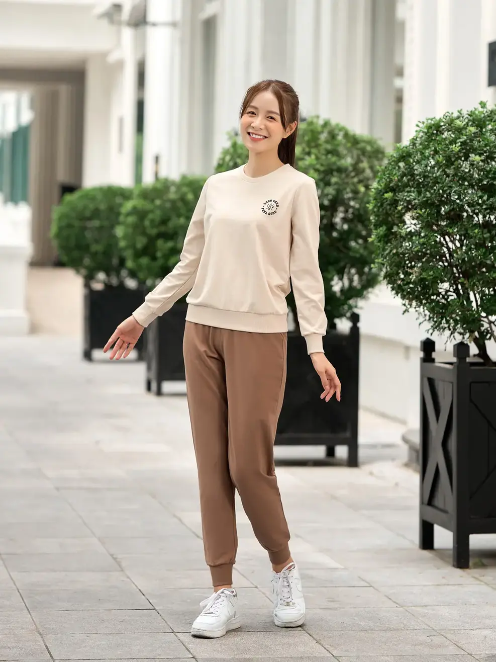 Bộ đông nữ in logo - Be phối nâu - S