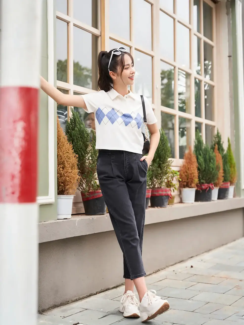 Polo nữ mắt chim croptop in hình - Trắng - S