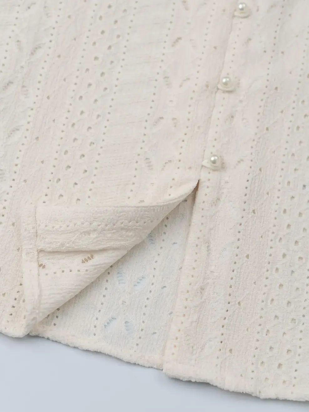 Sơ Mi Dài Tay Nữ Cổ Choker Vải Knit Họa Tiết - Trắng - S