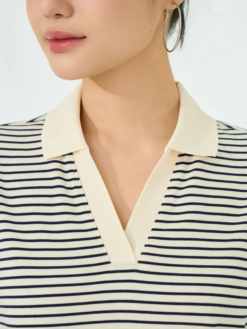 Áo Polo Kẻ Dáng Suông Cổ V - BE KẺ NAVY - S