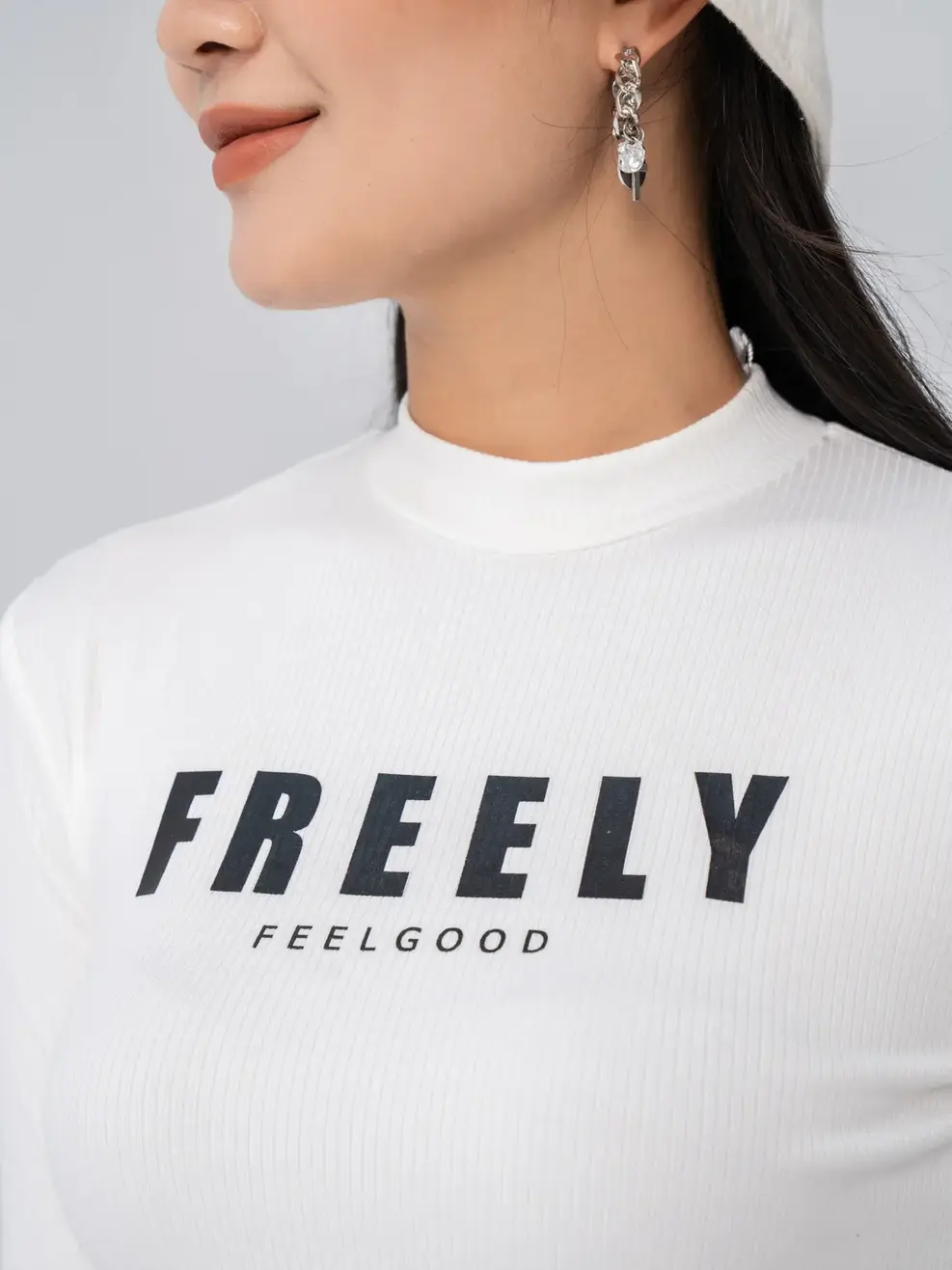 Áo thu đông nữ dáng ôm in chữ - Trắng - F