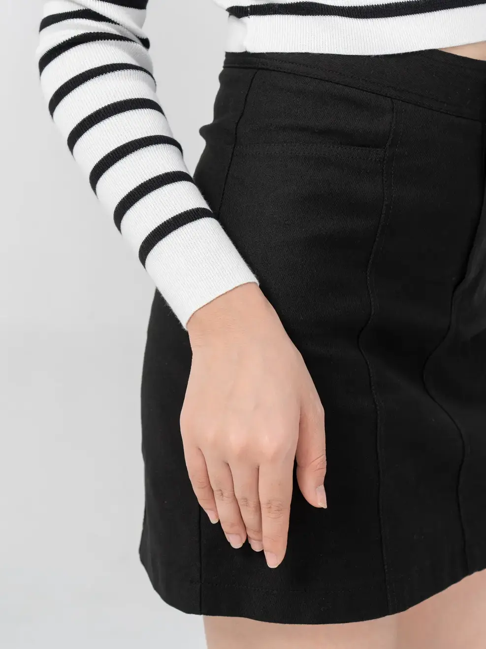 Áo Len Nữ Dáng Ôm Croptop Kẻ - Trắng kẻ đen - S