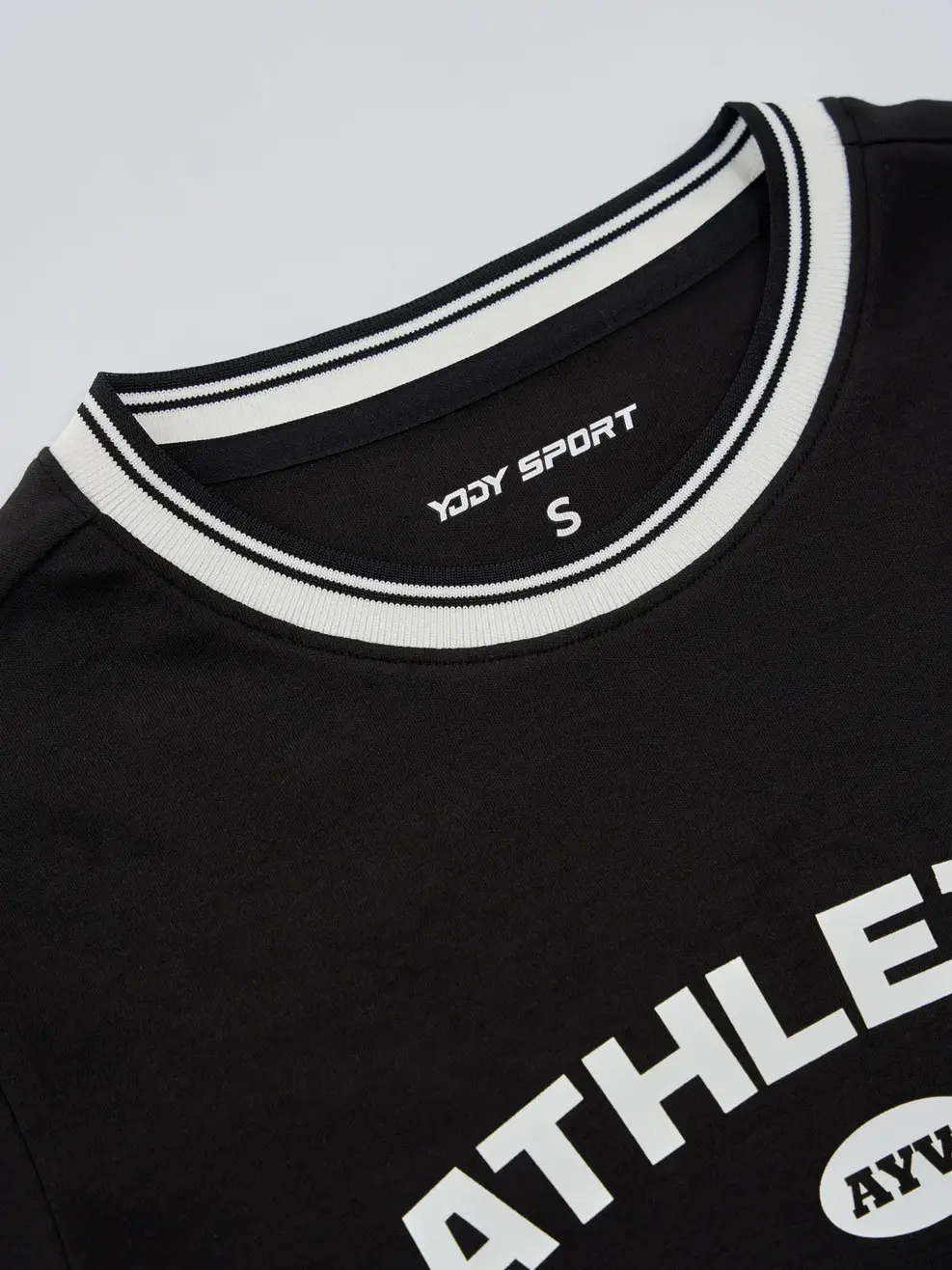 Áo Phông Dáng Croptop In Ngực Áo - Đen 001 - S