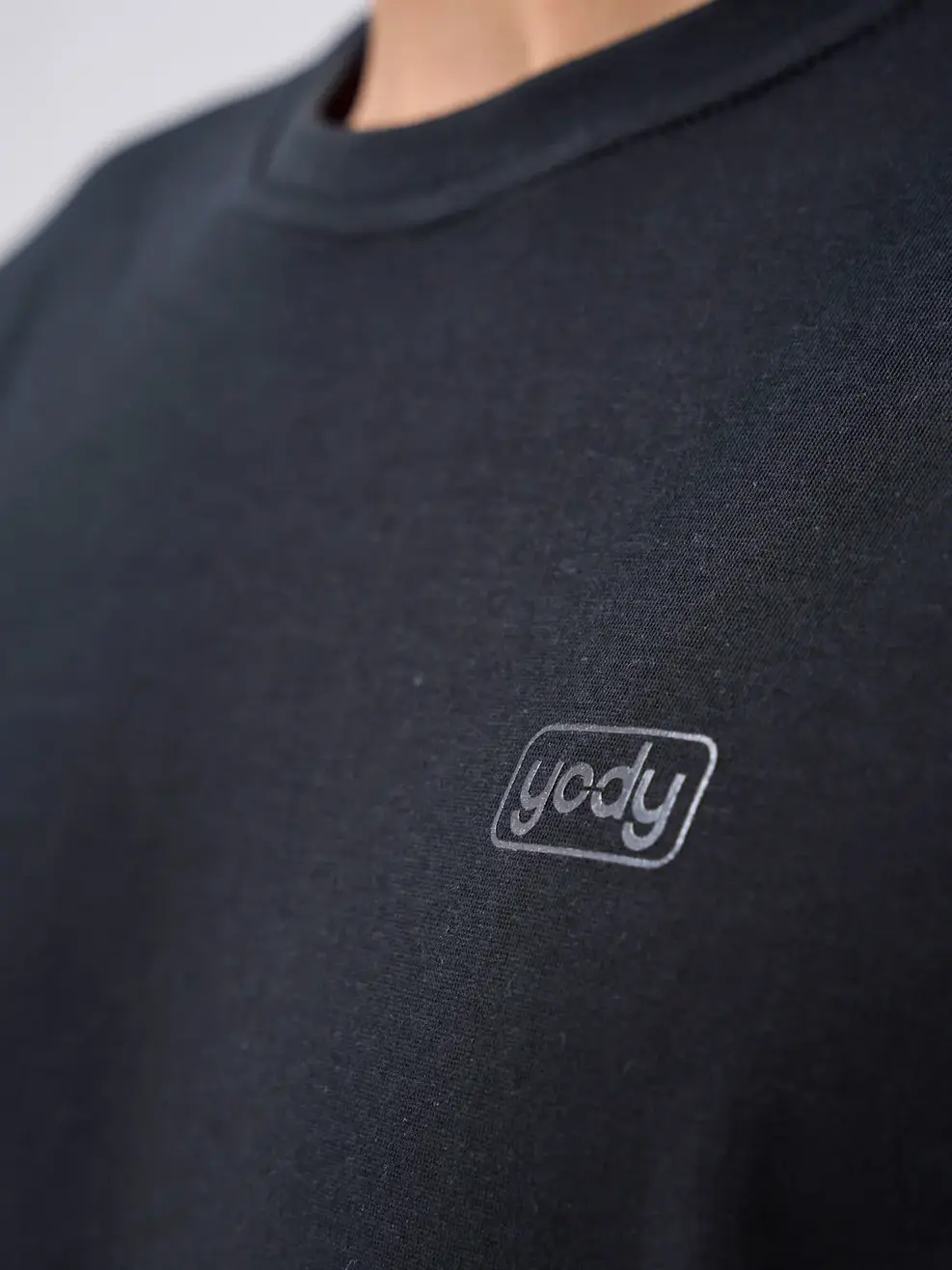 Áo thun nam logo ngực - Đen - 3XL