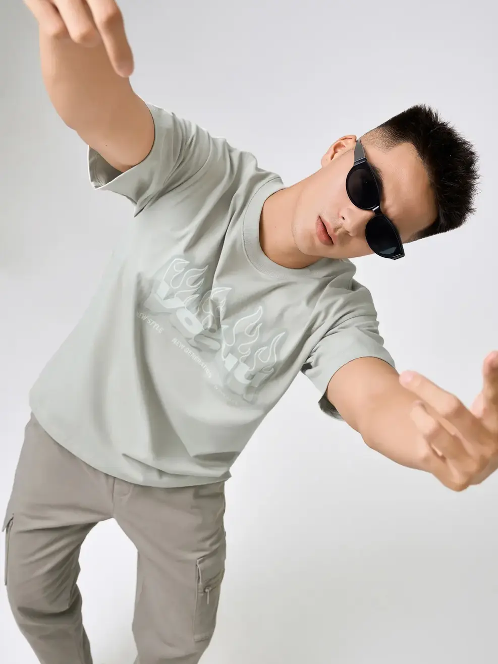 T-shirt Yoguu Logo Trước Ngực - Ghi nhạt - 0