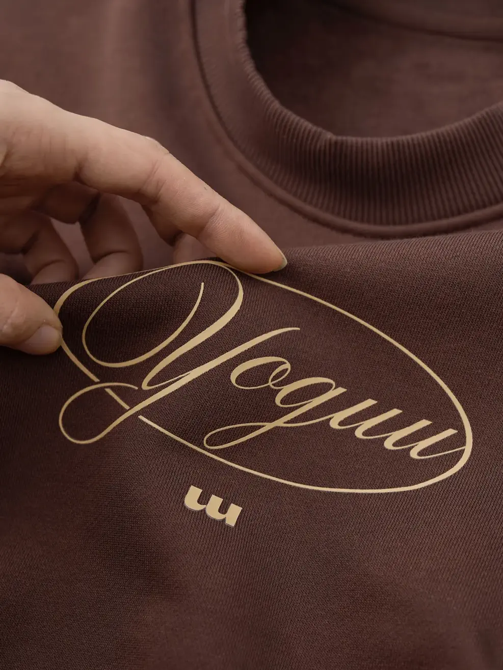 Áo Yoguu Sweater In Chữ - Nâu - 1