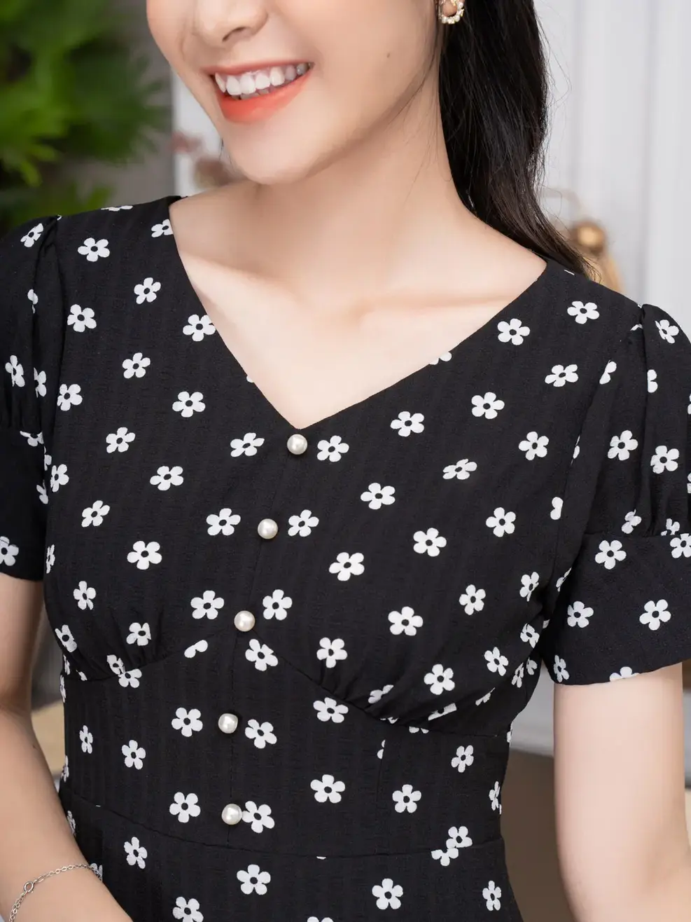 Váy nữ dáng A nhún ngực cổ V - Đen - S