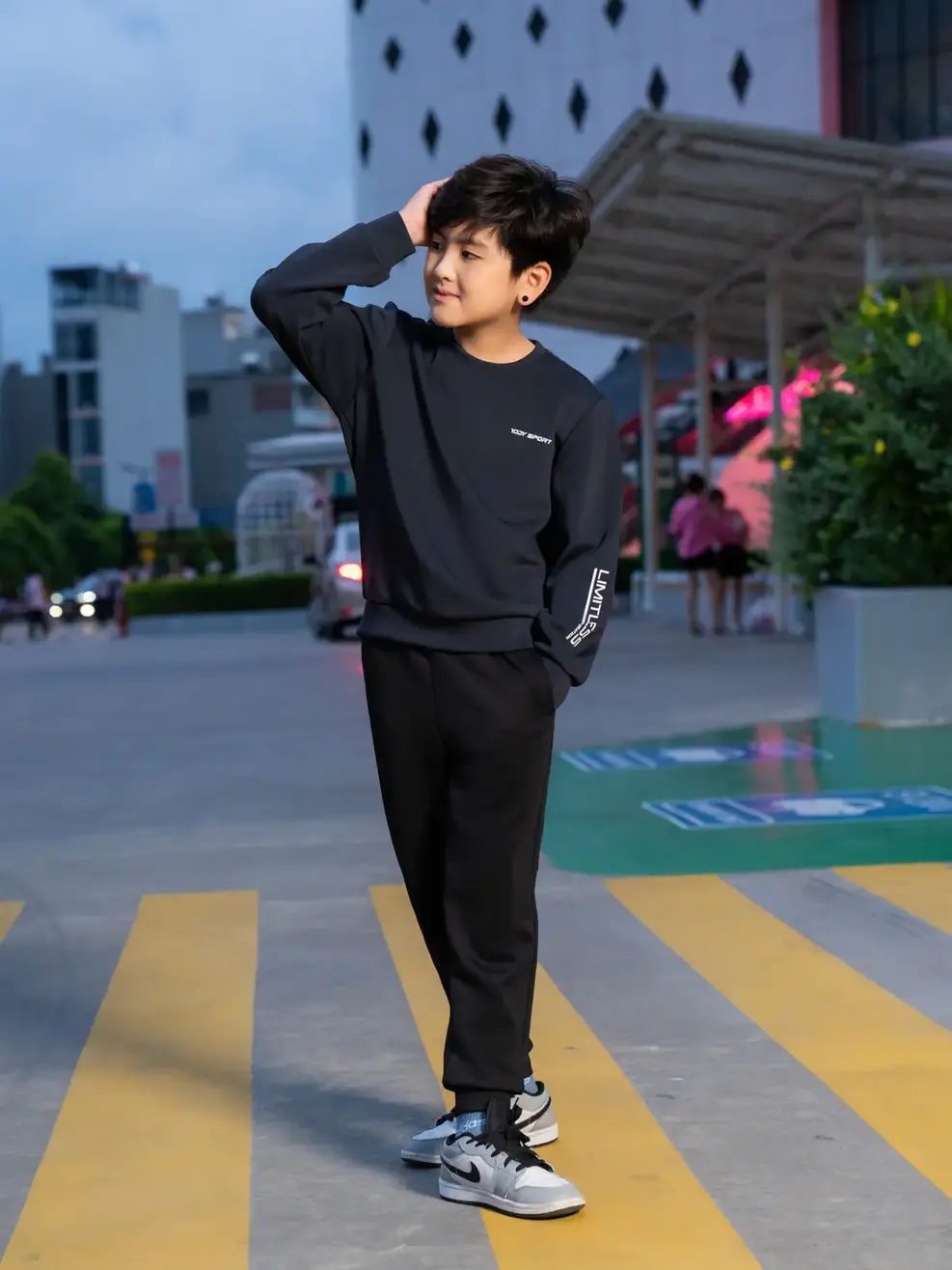 Áo Thun Thể Thao Trẻ Em Nỉ In Limitless - Đen - 8