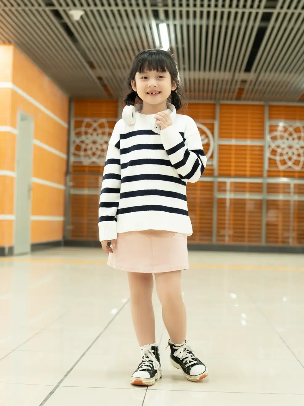 Áo len kid phối kẻ xẻ tà - Trắng kẻ tím than - 4