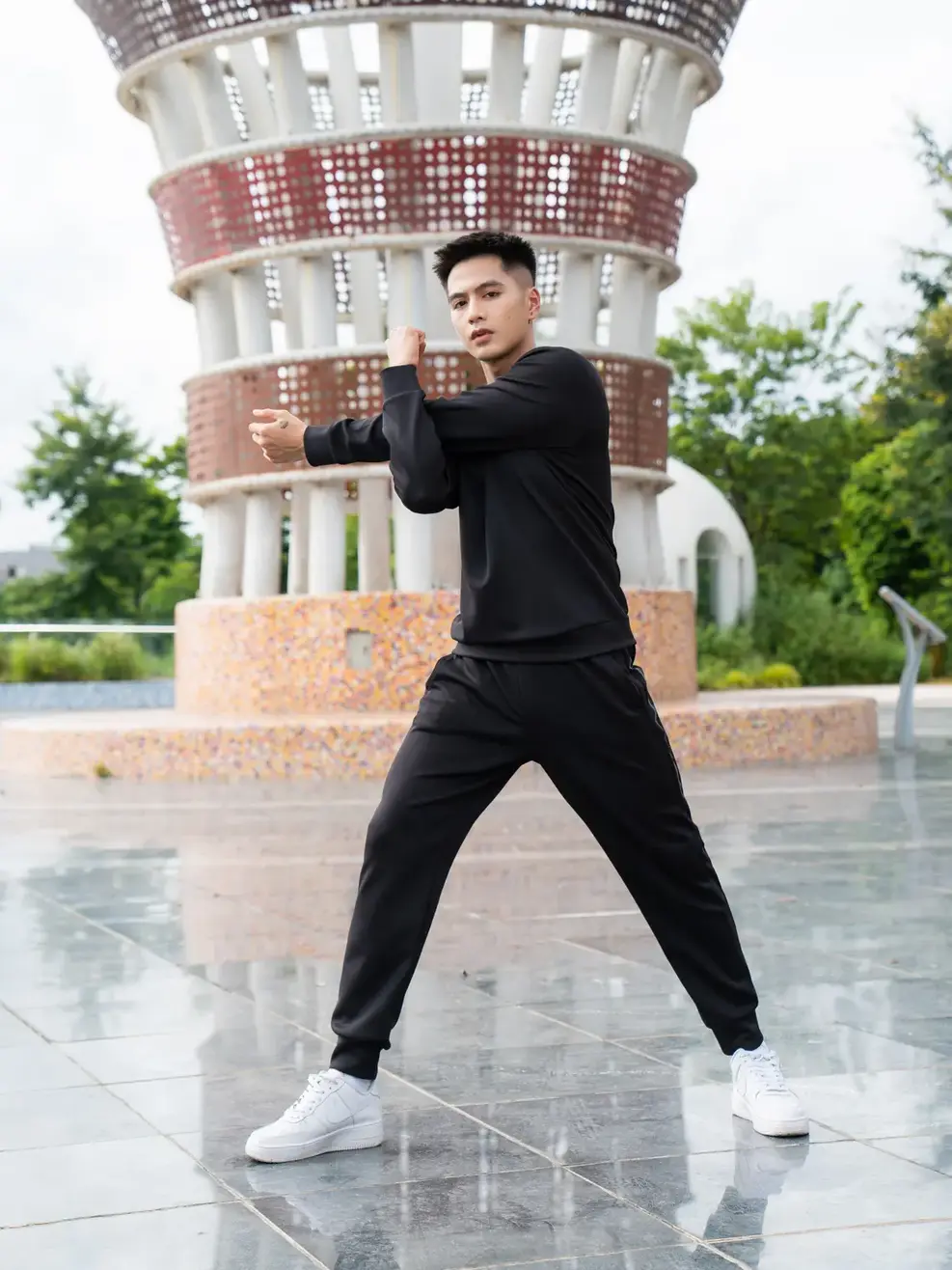 Bộ đồ thể thao nam in sọc - Đen - M