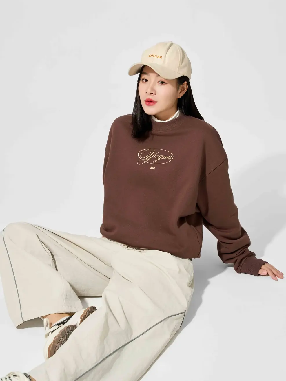 Áo Yoguu Sweater In Chữ - Nâu - 1