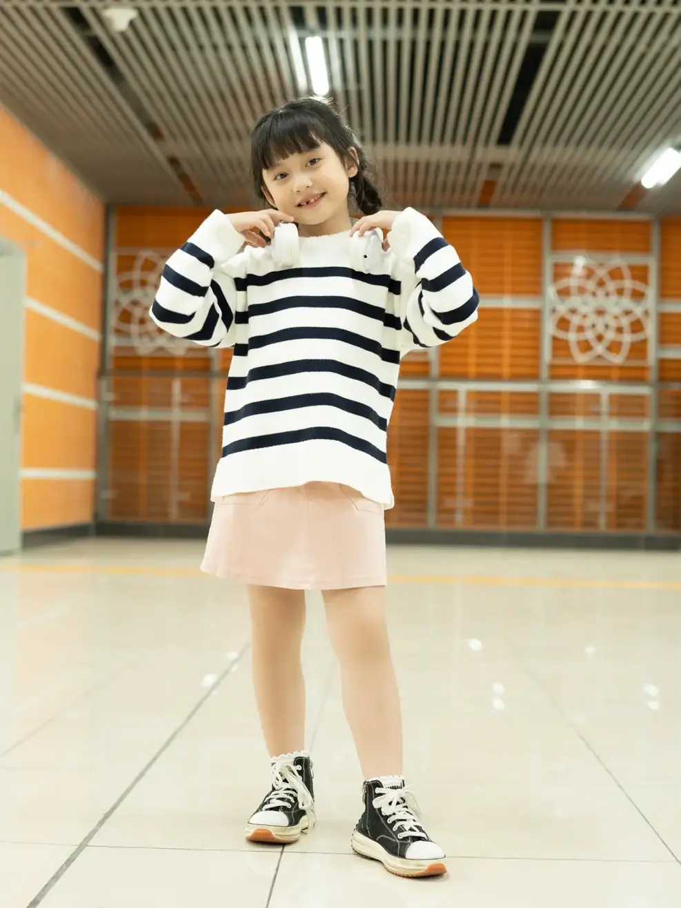 Áo len kid phối kẻ xẻ tà - Trắng kẻ tím than - 4