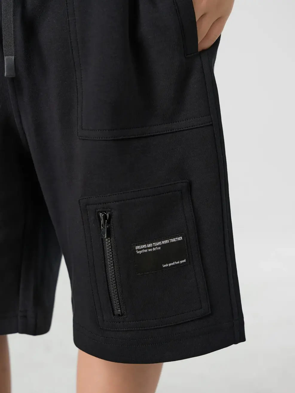 Quần Sooc Bé Trai Túi Ốp Ngang Đùi - Đen - 10-11