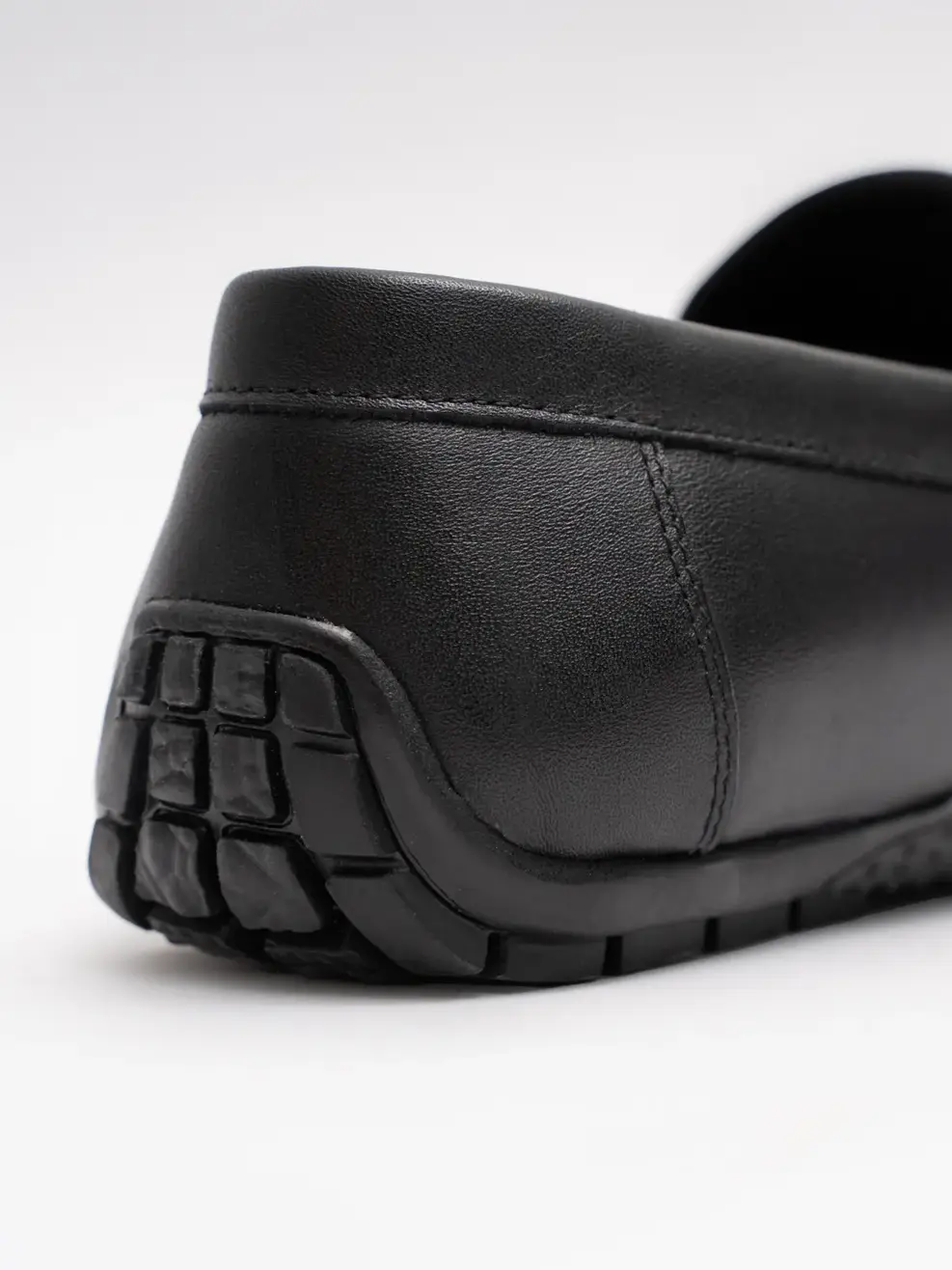 Giày Nam Moccasin Đục Lỗ Da Nappa - Đen - 39