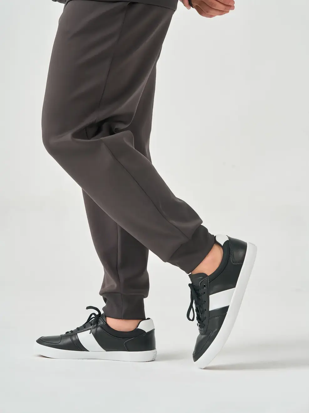 Giày sneaker nam basic trẻ trung - Đen - 43