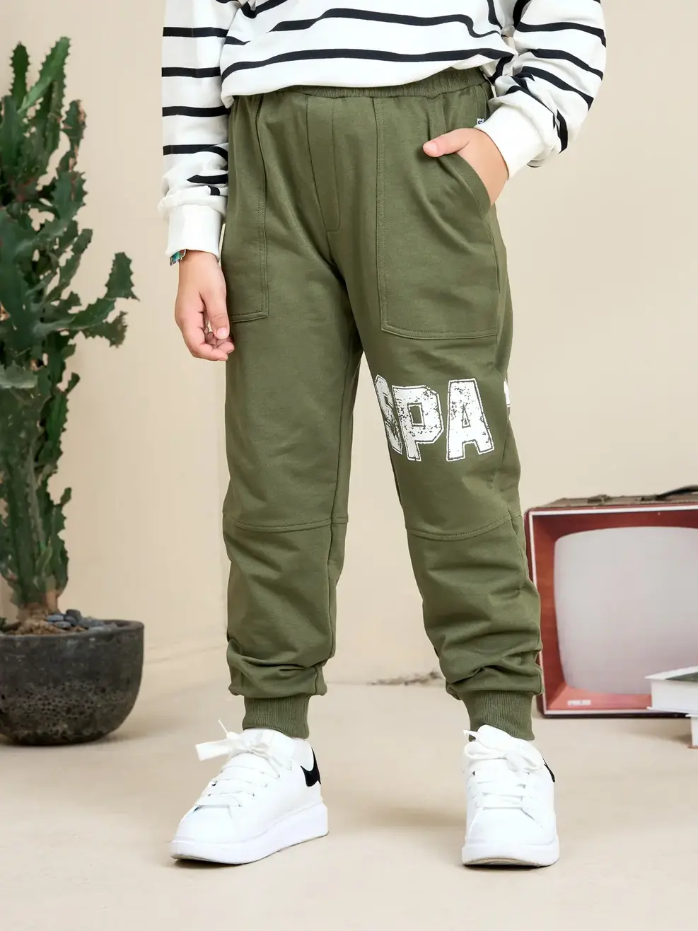 Quần nỉ kid lớn in Space - Rêu - 10