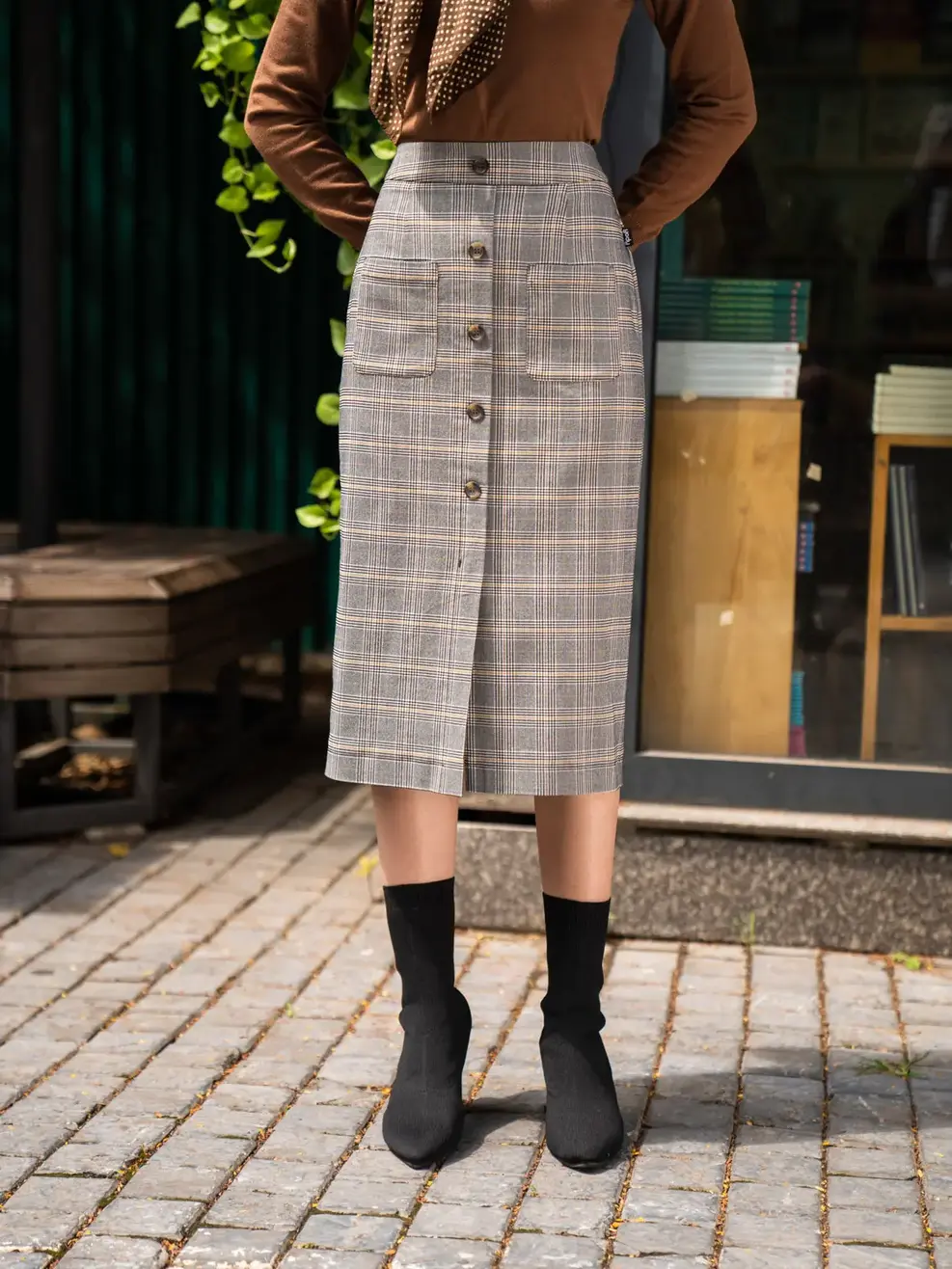 Chân Váy Ống Đứng Túi Ốp Hoạ Tiết Kẻ - Kẻ nâu - S