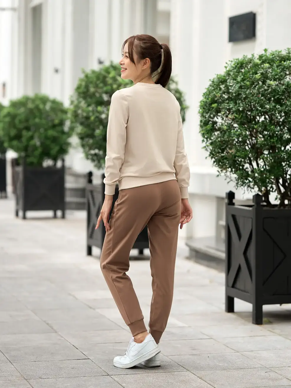 Bộ đông nữ in logo - Be phối nâu - S