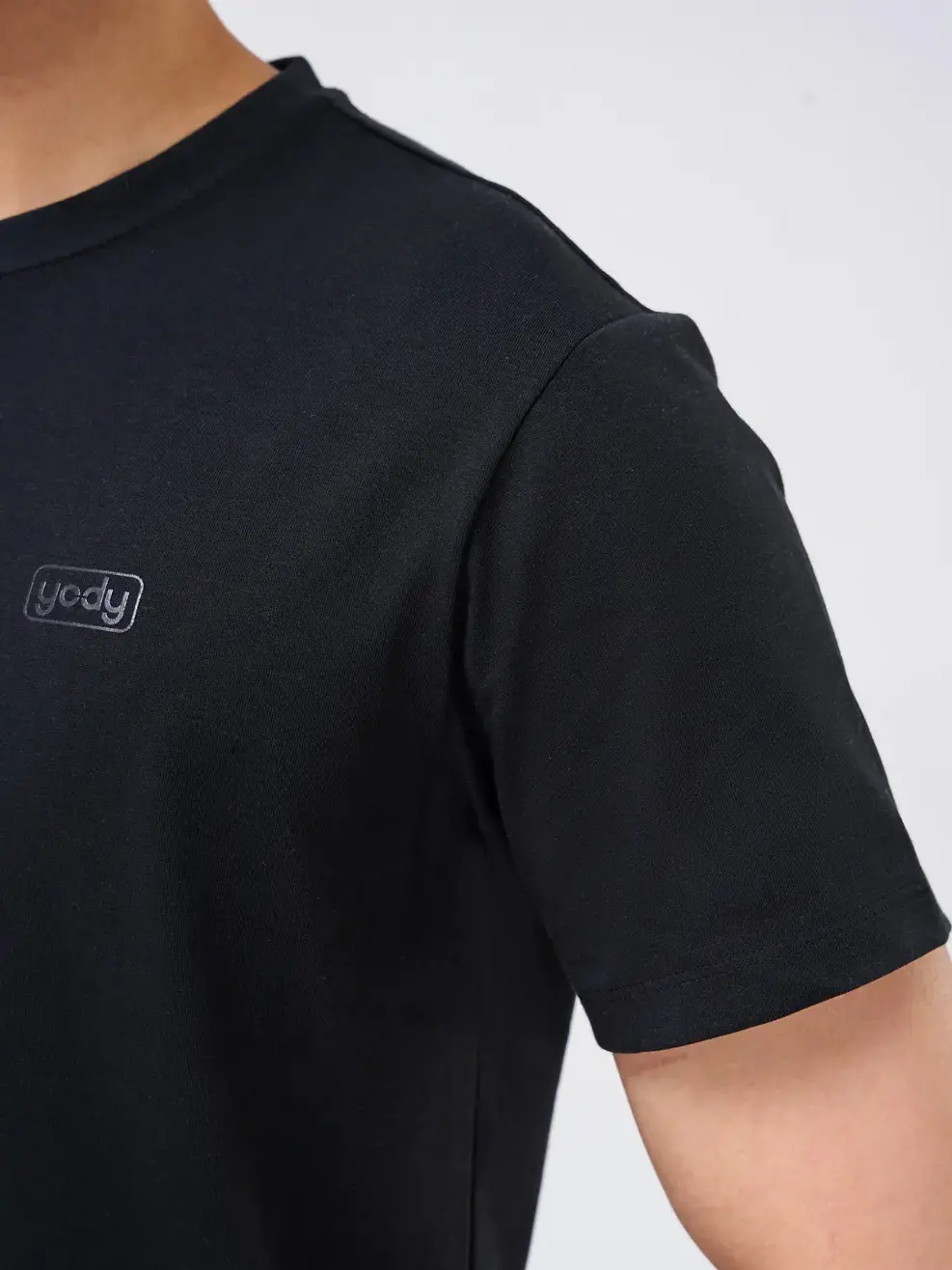 Áo thun nam logo ngực - Đen - 3XL