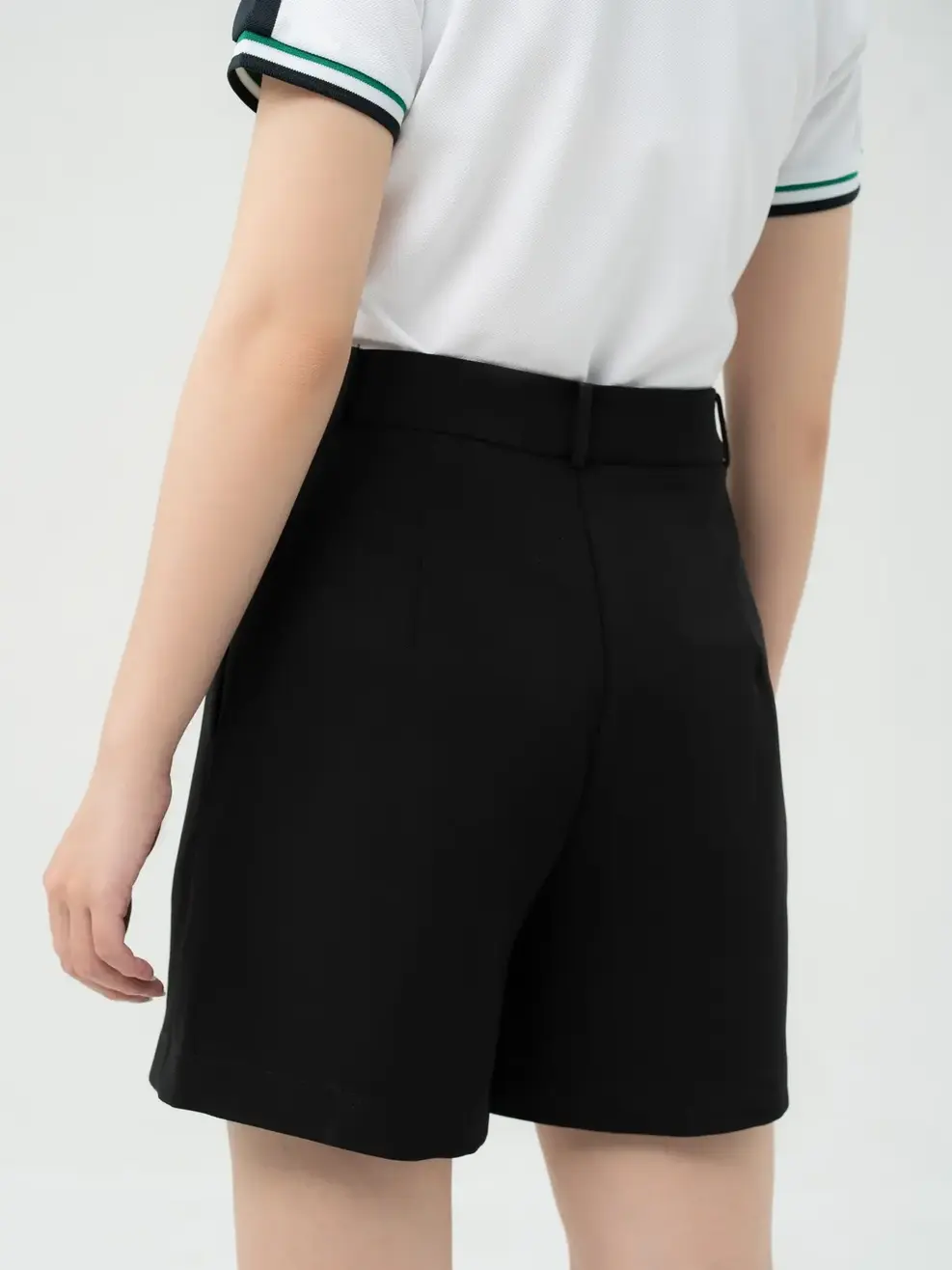 Quần Short Nữ Nắp Túi Cạp - Đen - S