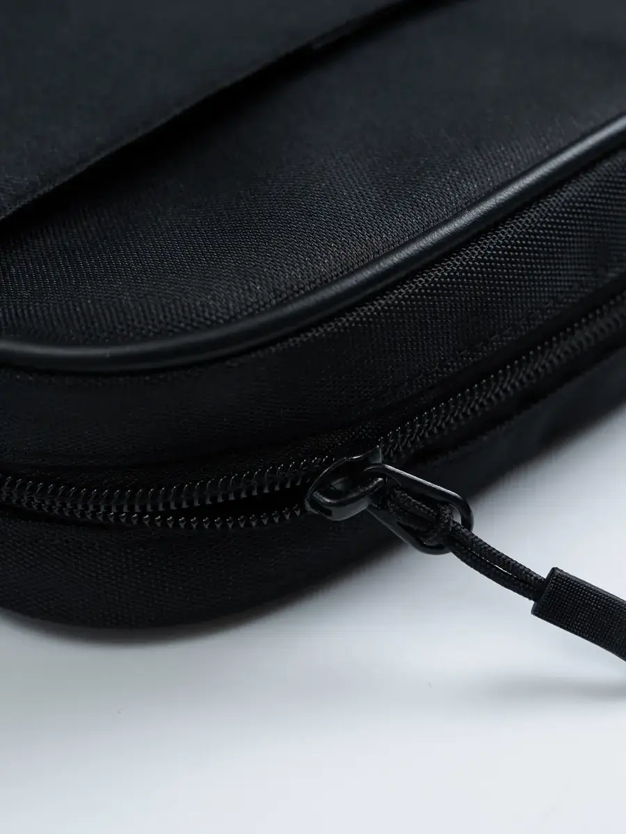 Túi unisex chống nước phối da - Đen