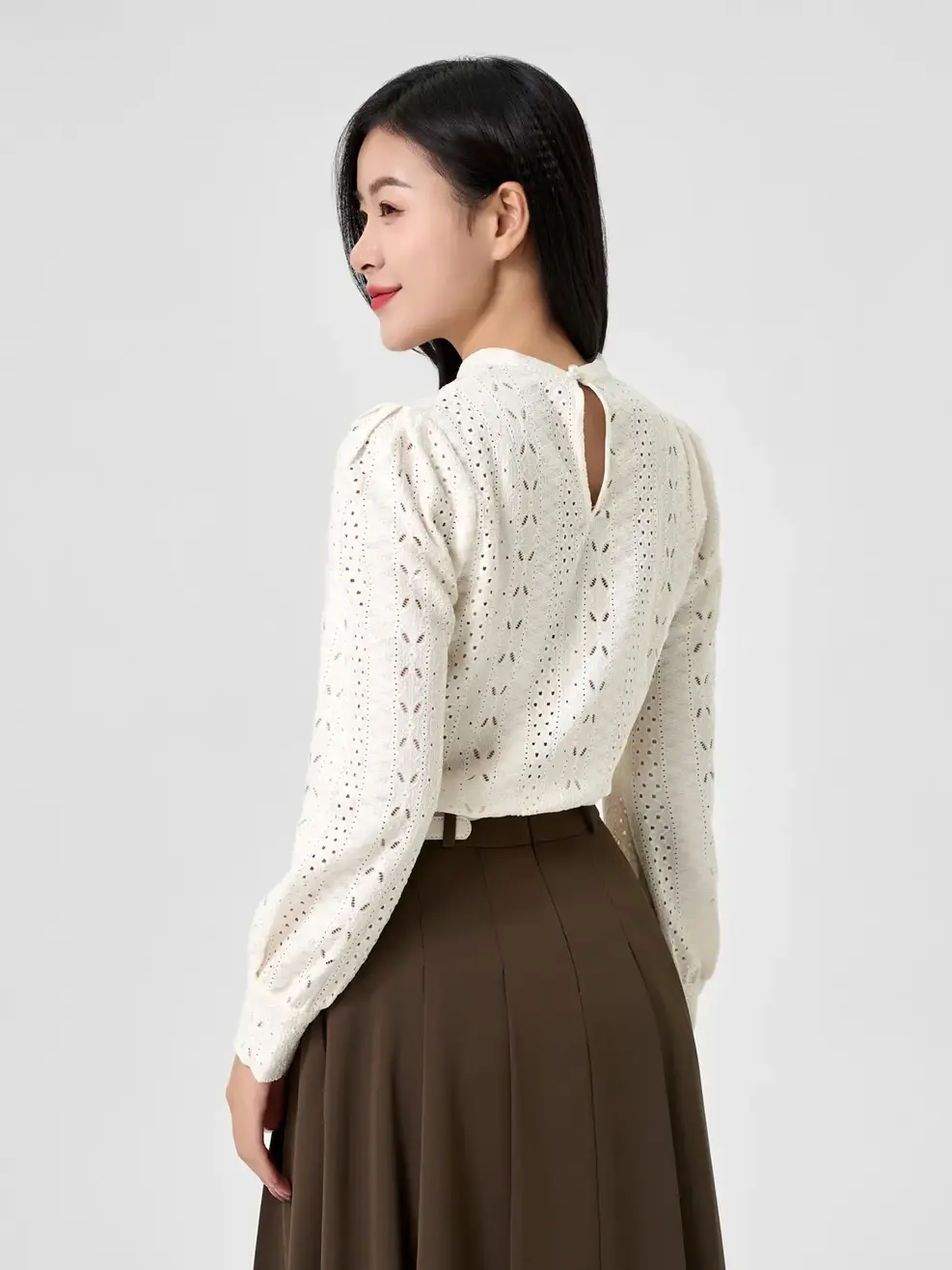 Sơ Mi Dài Tay Nữ Cổ Choker Vải Knit Họa Tiết - Trắng - S