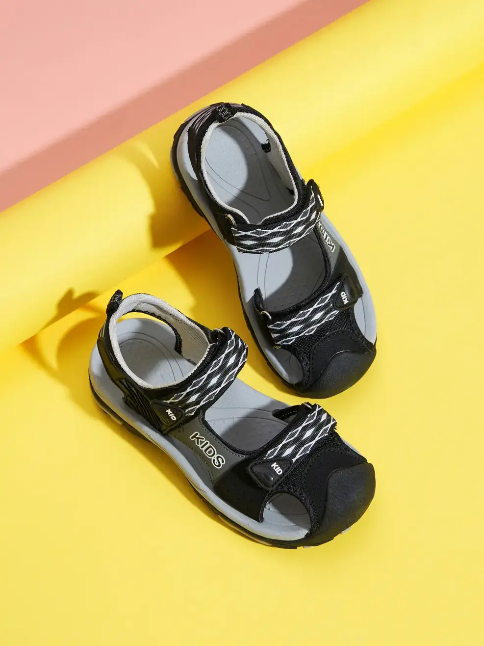 Dép trẻ em sandal bảo vệ ngón chân - Đen - 29