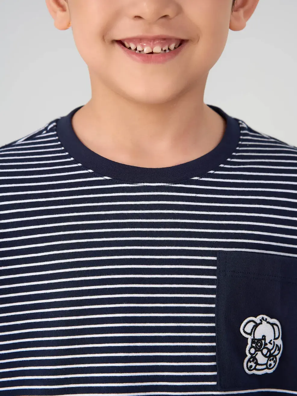 Áo Thun Cộc Tay Trẻ Em Kẻ Phối Túi - Kẻ navy - 2-3